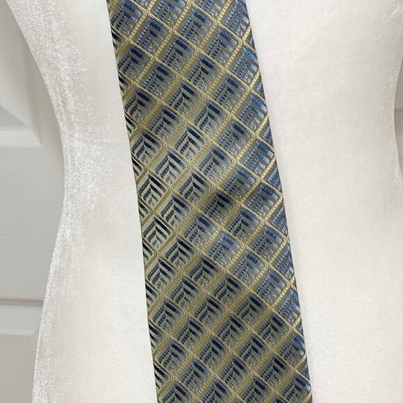 Carlo Monza Italy geometric 100% silk tie. Blue and gray/green 3-D effect. - Picture 3 of 5